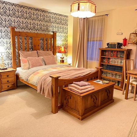 Upton Country Park Guest House Northampton Buitenkant foto